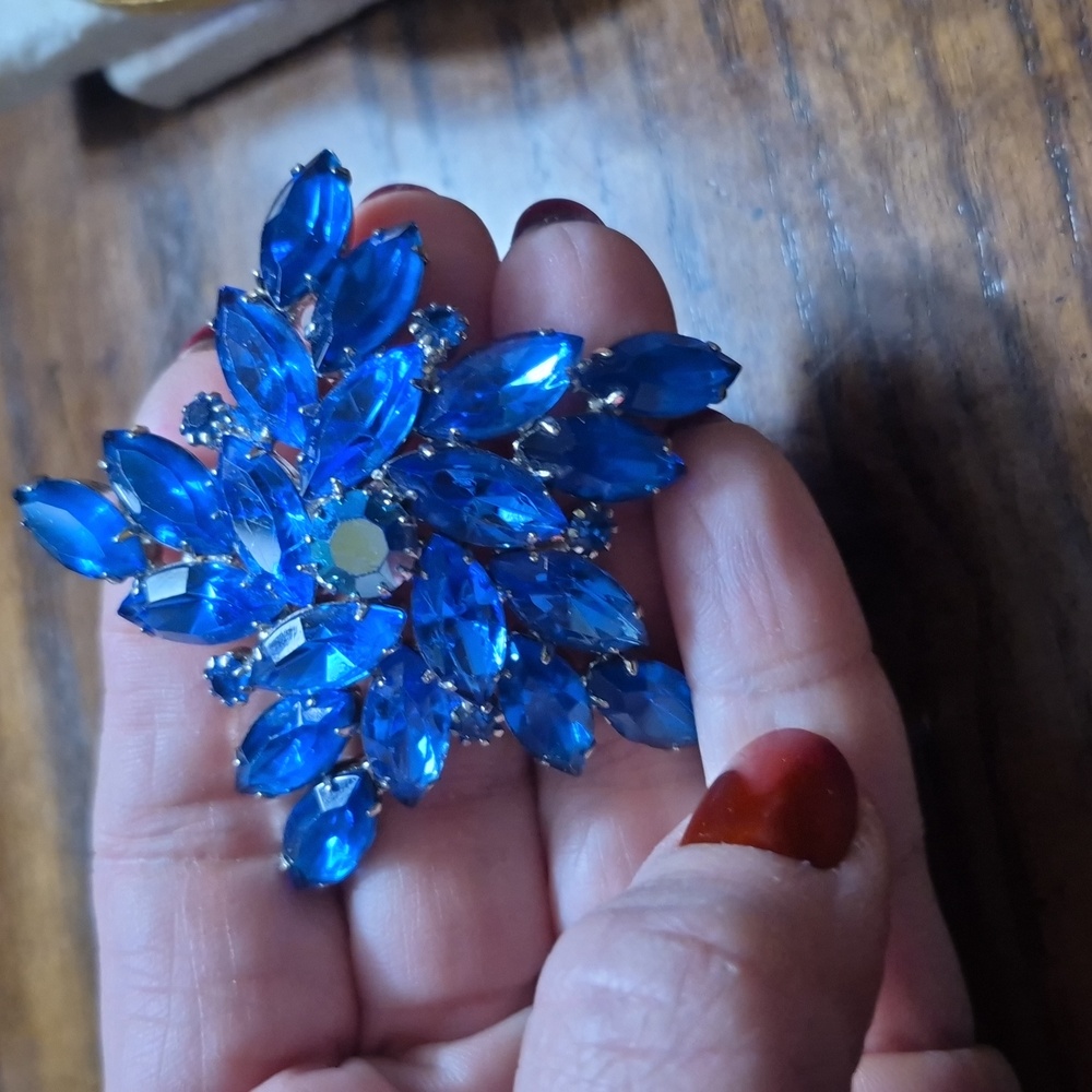 Vintage Blue Juliana Style Rhinestone Brooch Prong Set Flower Snowflake Star - Picture 4 of 5